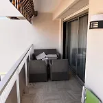 Dom wakacyjny Spacious 2-bedroom With Terrace Prime Location In *