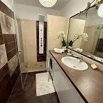 Spacious 2-bedroom With Terrace Prime Location In Cannes