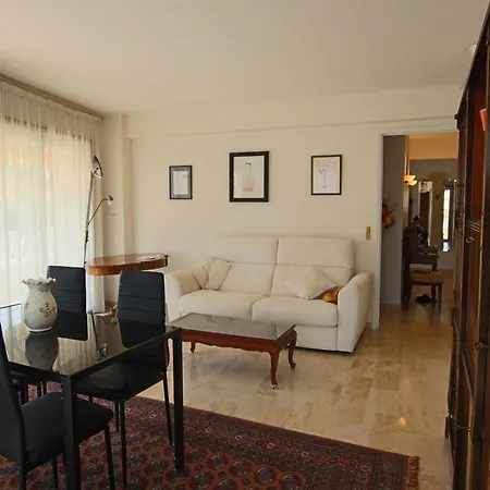 Spacious 2-bedroom With Terrace Prime Location In *