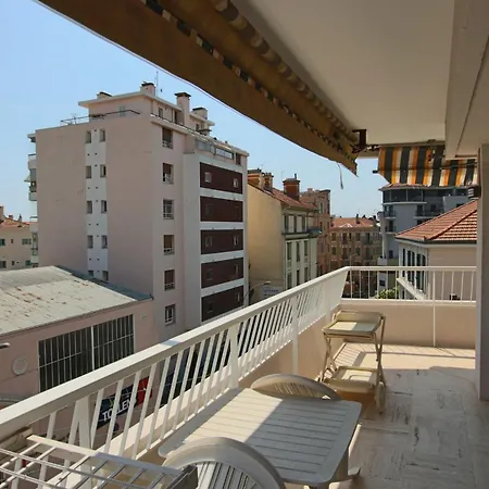 Spacious 2-bedroom With Terrace Prime Location In * Cannes
