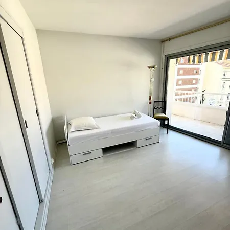 Σπίτι διακοπών Spacious 2-bedroom With Terrace Prime Location In