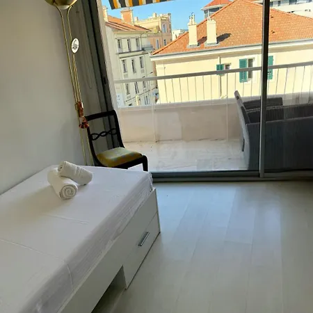 Spacious 2-bedroom With Terrace Prime Location In *