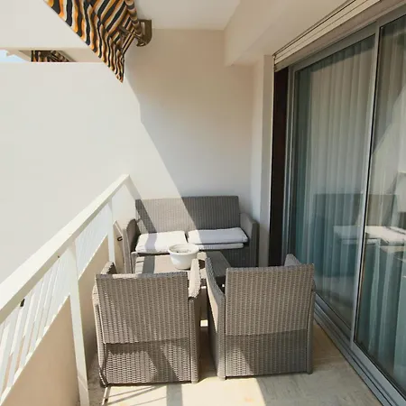 Spacious 2-bedroom With Terrace Prime Location In Cannes
