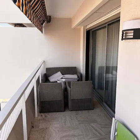 Σπίτι διακοπών Spacious 2-bedroom With Terrace Prime Location In *