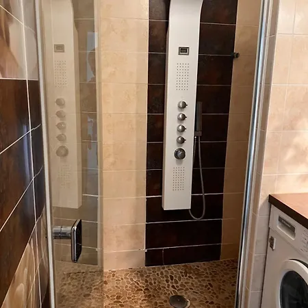 Spacious 2-bedroom With Terrace Prime Location In *