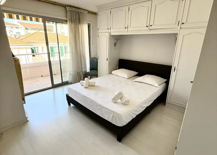 Spacious 2-bedroom With Terrace Prime Location In *