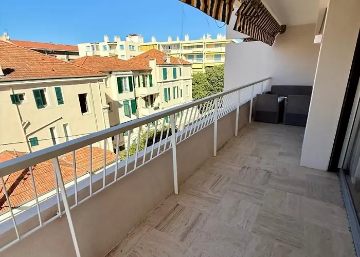 Spacious 2-bedroom With Terrace Prime Location In