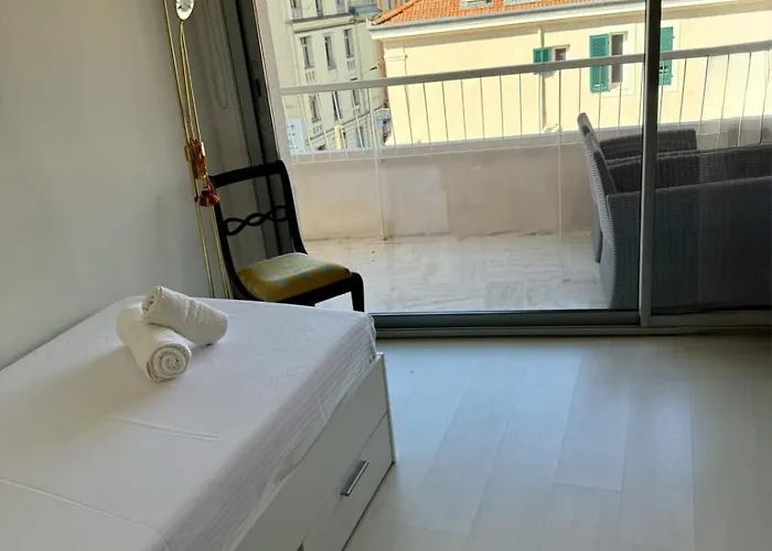 Spacious 2-bedroom With Terrace Prime Location In *