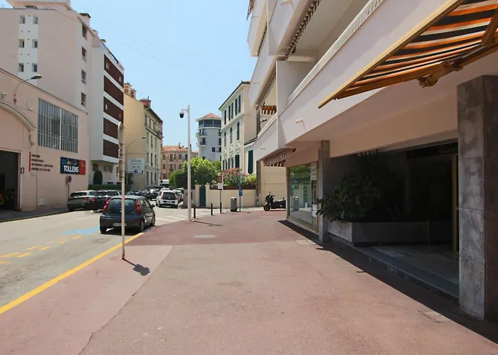 Spacious 2-bedroom With Terrace Prime Location In Holiday home Cannes