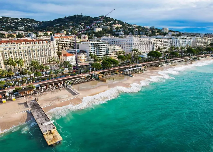 Spacious 2-bedroom With Terrace Prime Location In Cannes